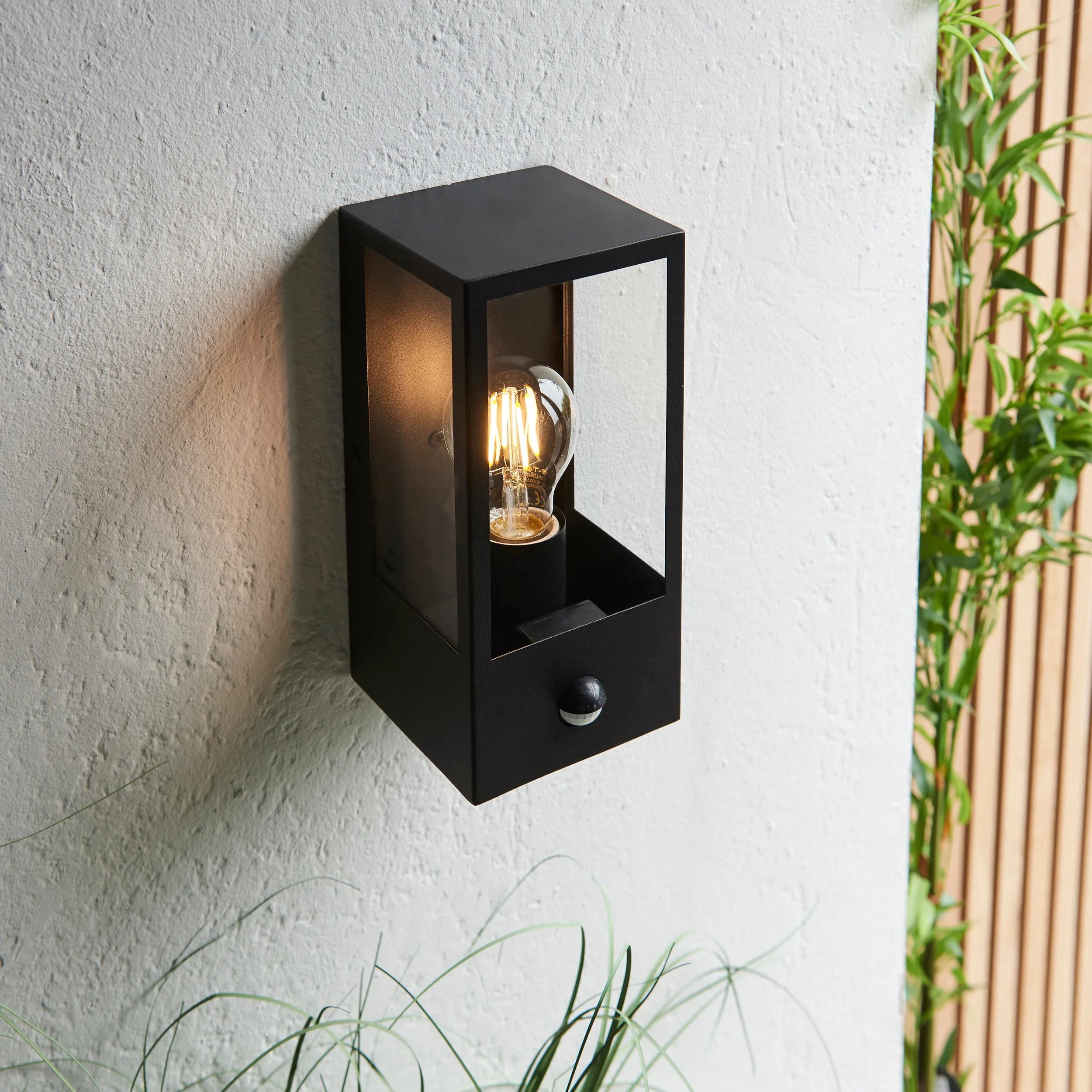 Endon 94995 Oxford PIR 1lt Wall Matt black & clear glass 10W LED E27 (Required)