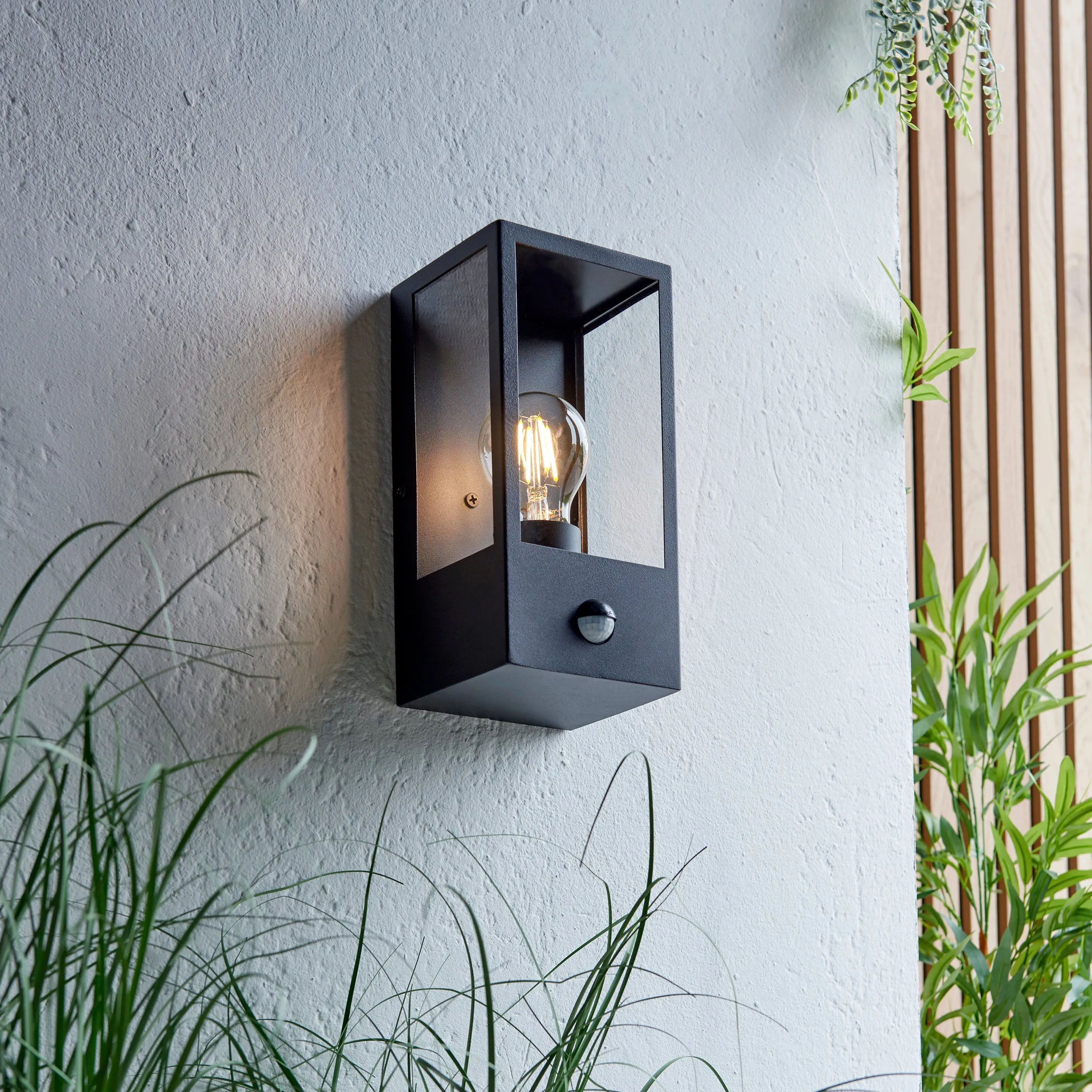 Endon 94995 Oxford PIR 1lt Wall Matt black & clear glass 10W LED E27 (Required)