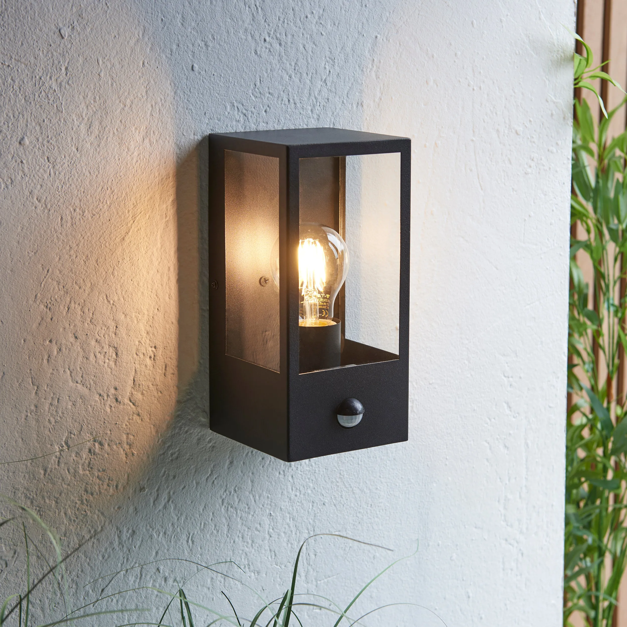 Endon 94995 Oxford PIR 1lt Wall Matt black & clear glass 10W LED E27 (Required)