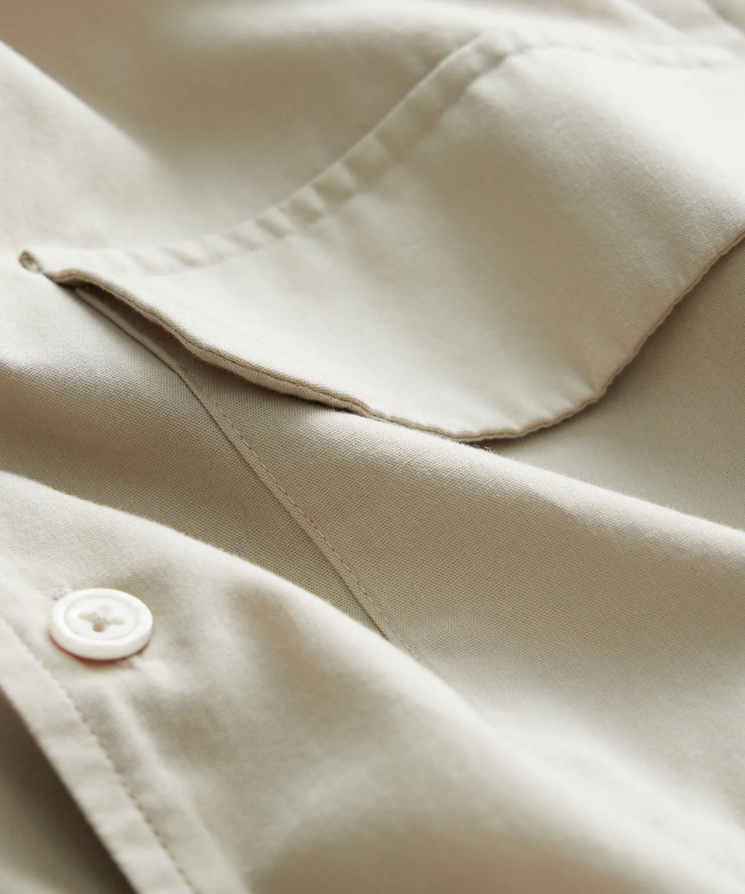 Short-Sleeve Pocket Shirt in Stone