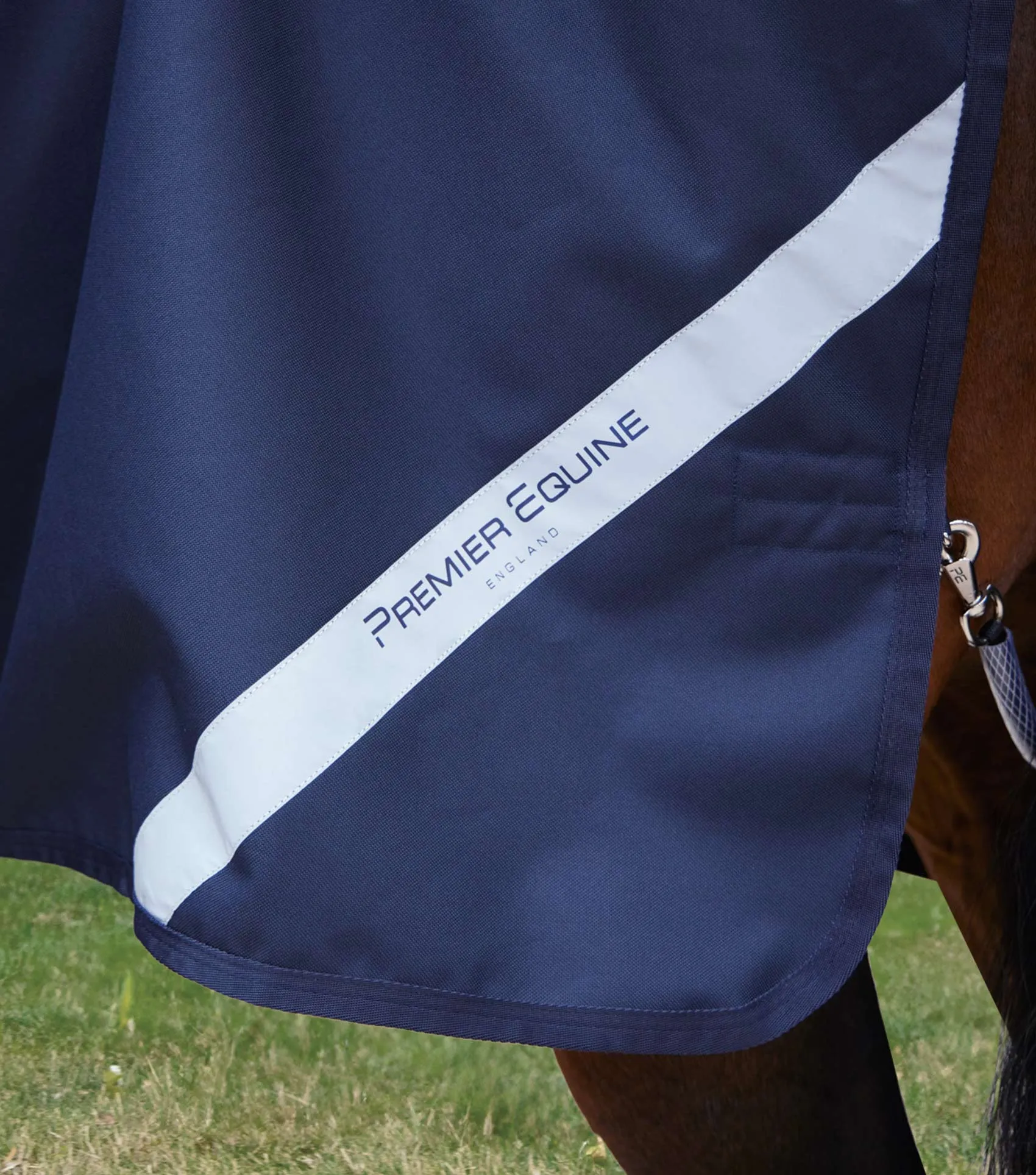 Stratus 1200 Series 0g Turnout Rug with Classic Neck Cover Navy