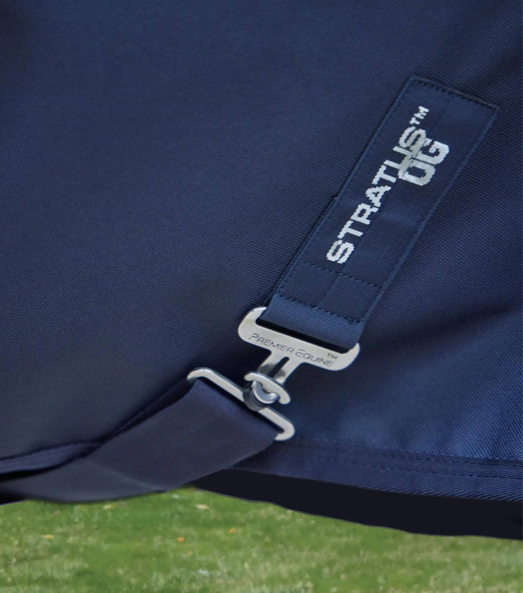 Stratus 1200 Series 0g Turnout Rug with Classic Neck Cover Navy