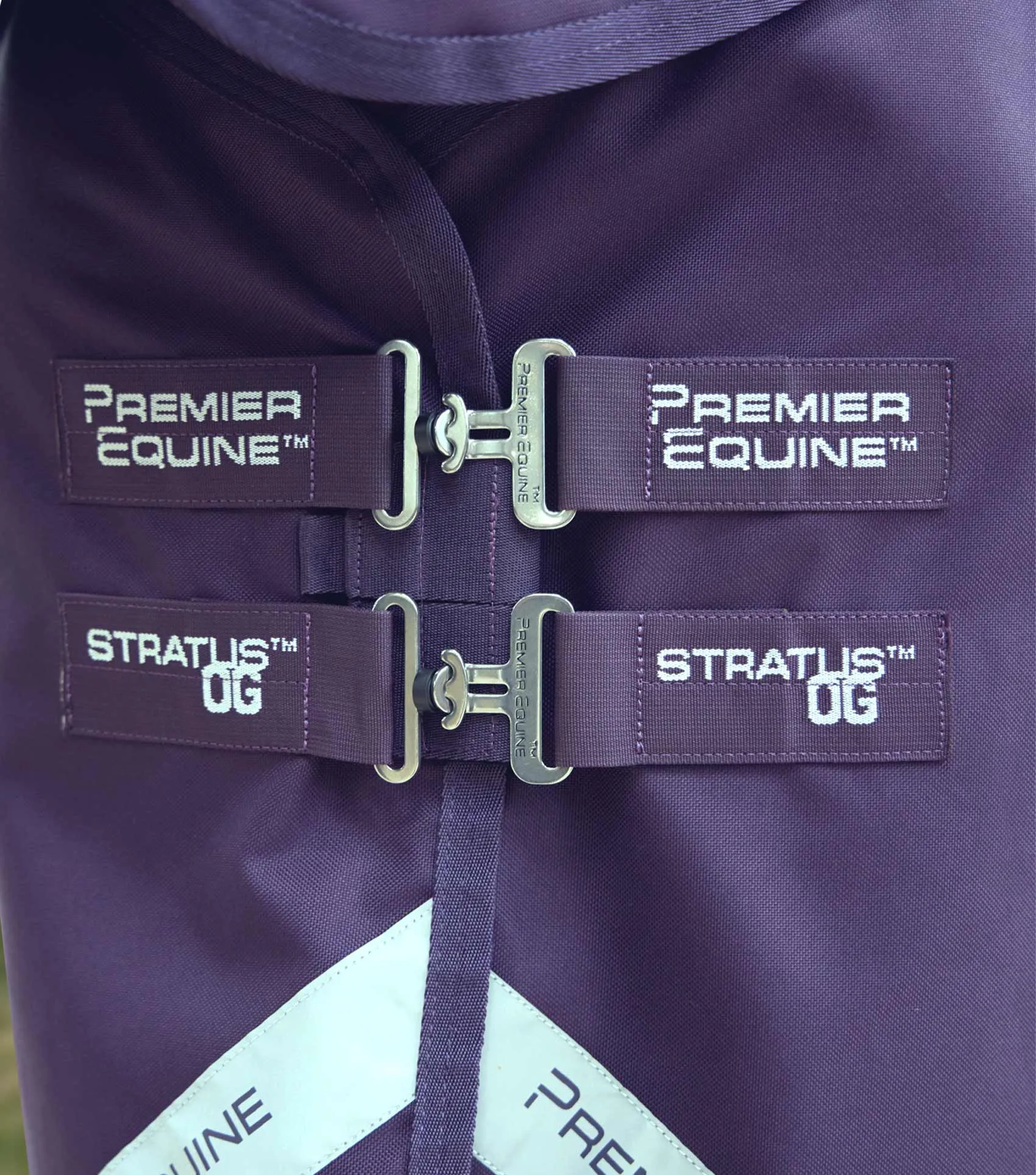 Stratus 1200 Series 0g Turnout Rug with Classic Neck Cover Purple