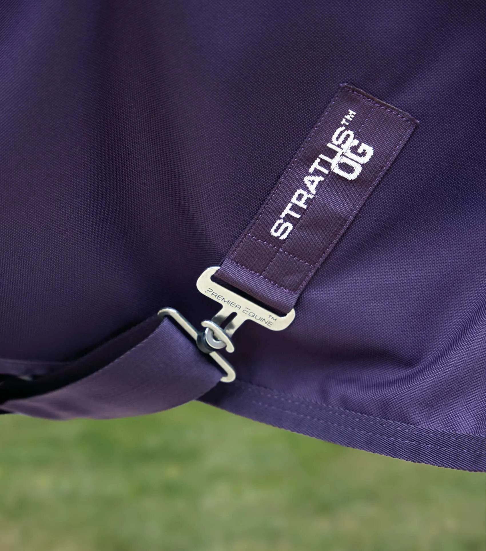 Stratus 1200 Series 0g Turnout Rug with Classic Neck Cover Purple