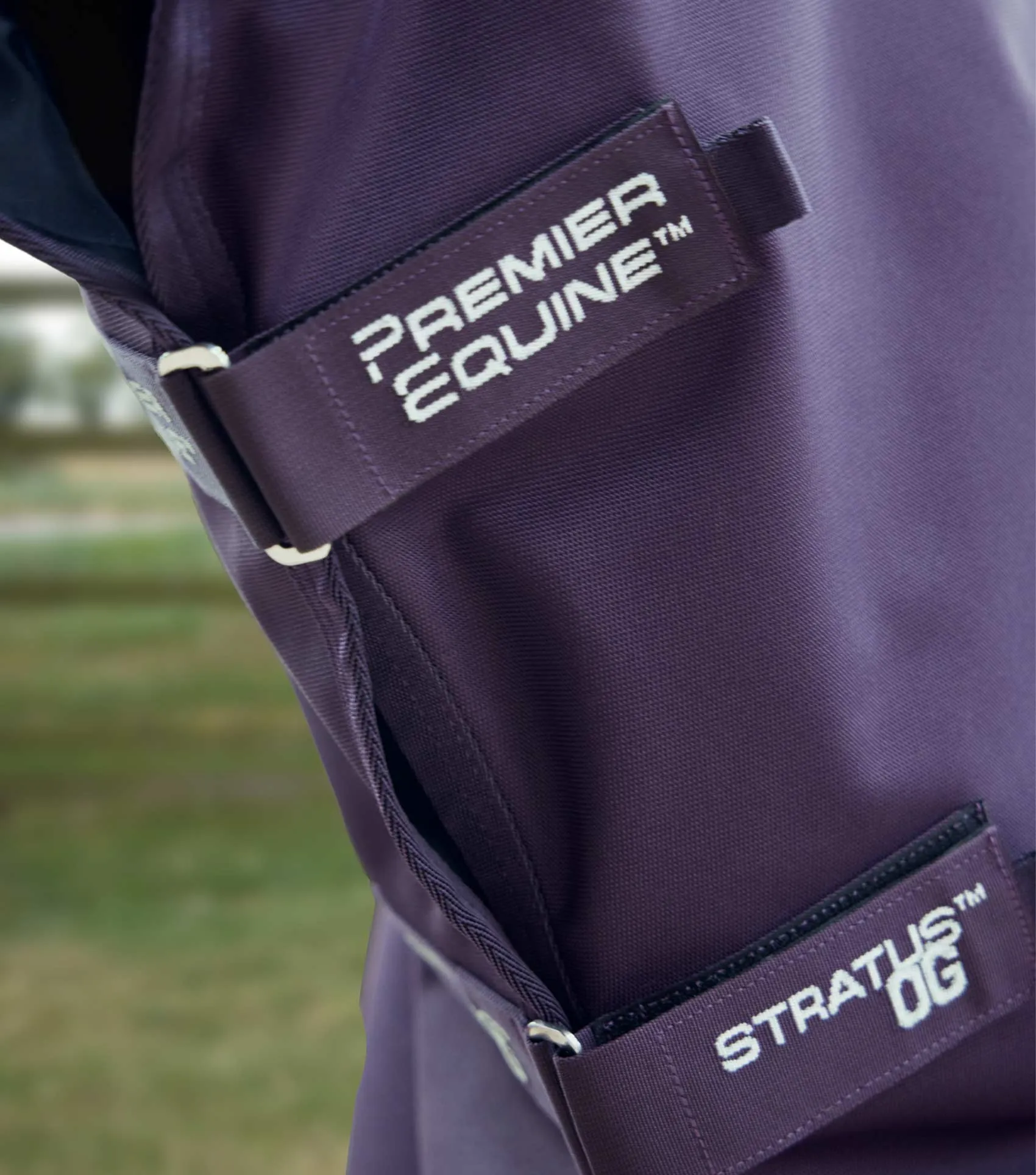 Stratus 1200 Series 0g Turnout Rug with Classic Neck Cover Purple