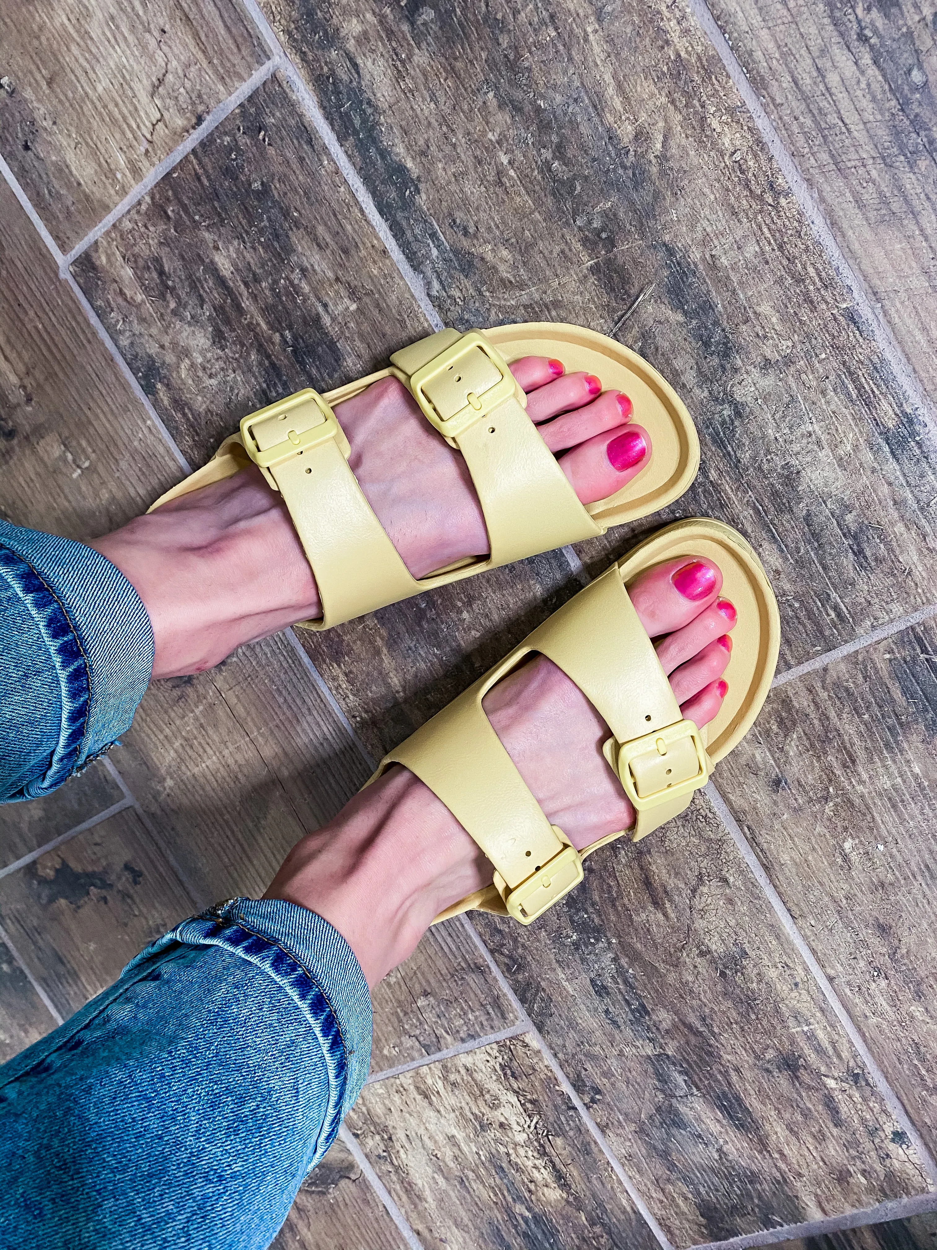 Take A Stroll Sandal - Lemon