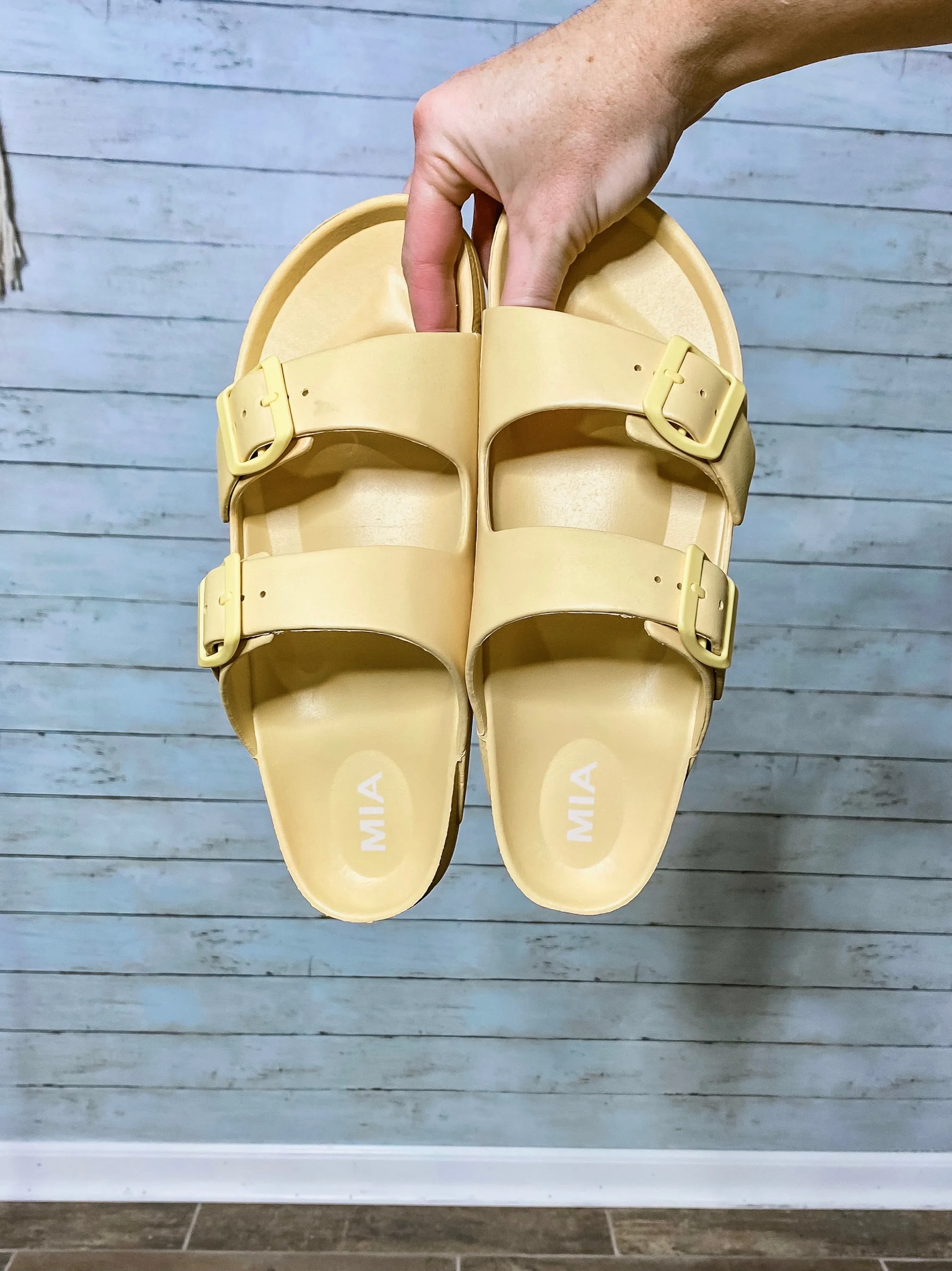 Take A Stroll Sandal - Lemon