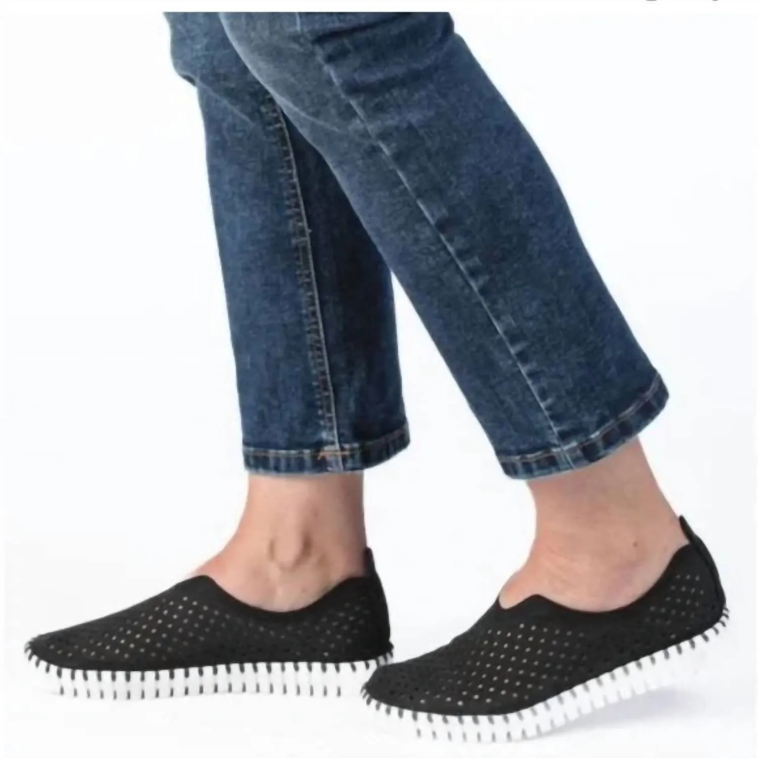 Women's Tulip Slip-On In 110 Black